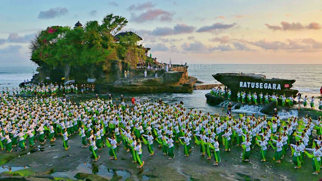 <p>Tanah Lot Art &amp; Culture Festival 2023</p>